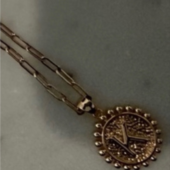 ✨Gold Paperclip Link Necklace “K” initial✨ - Picture 2 of 4